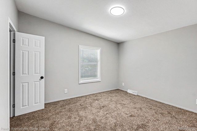 45822 Bonaventure Dr, Macomb Township, MI 48044