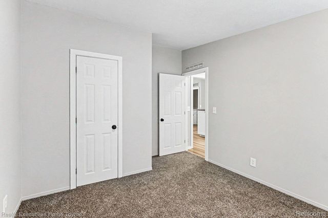 45822 Bonaventure Dr, Macomb Township, MI 48044