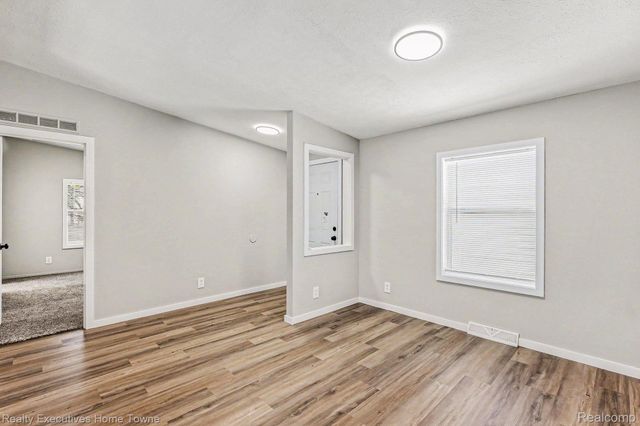 45822 Bonaventure Dr, Macomb Township, MI 48044