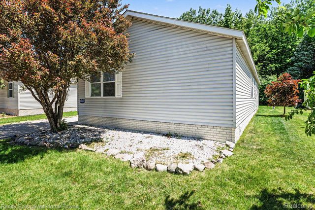 45822 Bonaventure Dr, Macomb Township, MI 48044