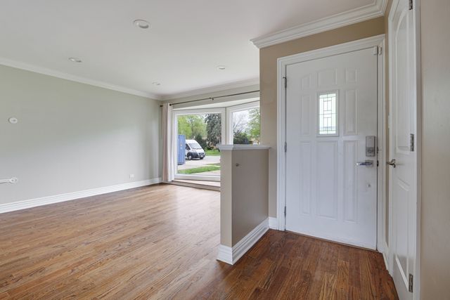 15 Wildwood Road, Elk Grove Village, IL 60007