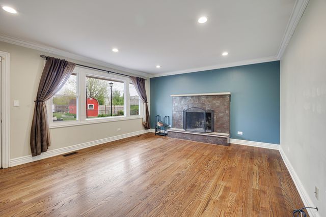 15 Wildwood Road, Elk Grove Village, IL 60007