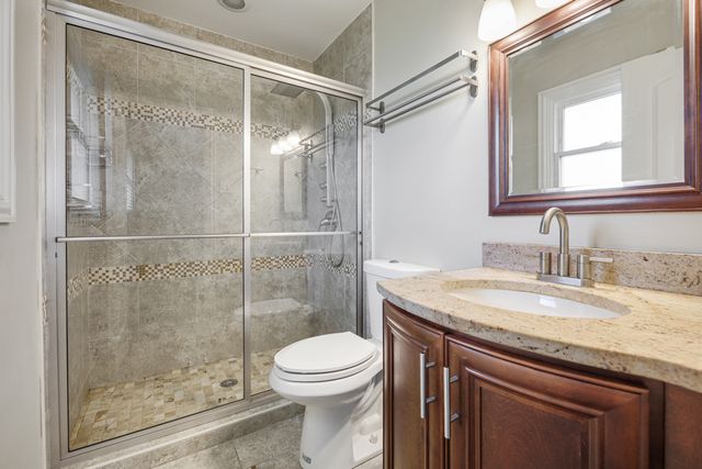 15 Wildwood Road, Elk Grove Village, IL 60007
