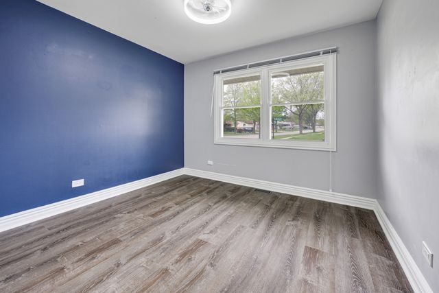 15 Wildwood Road, Elk Grove Village, IL 60007