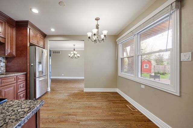 15 Wildwood Road, Elk Grove Village, IL 60007