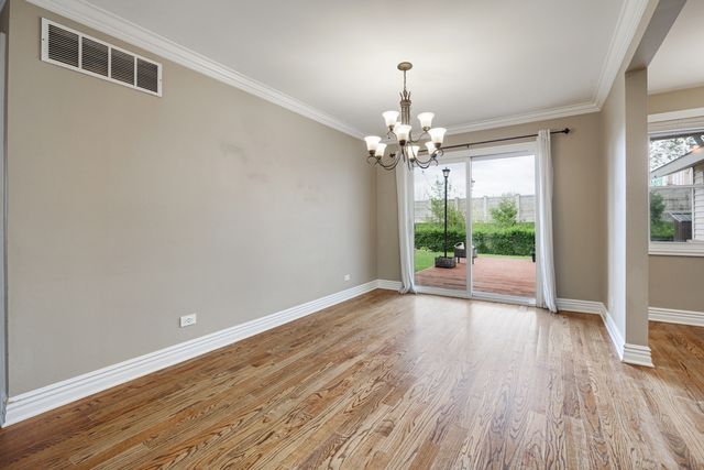 15 Wildwood Road, Elk Grove Village, IL 60007