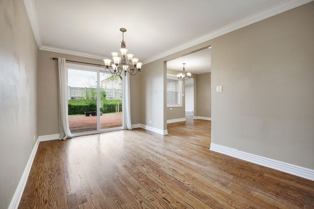 15 Wildwood Road, Elk Grove Village, IL 60007