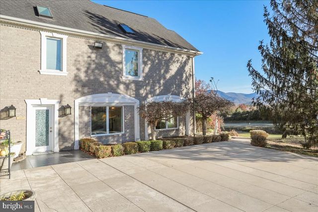 100 COTTAGE DR, Luray, VA 22835