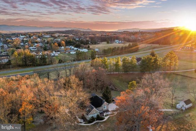 100 COTTAGE DR, Luray, VA 22835
