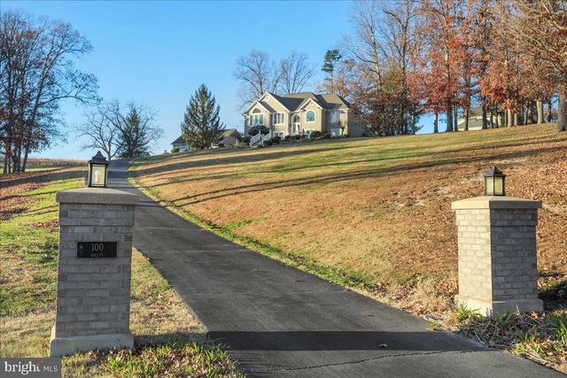 100 COTTAGE DR, Luray, VA 22835