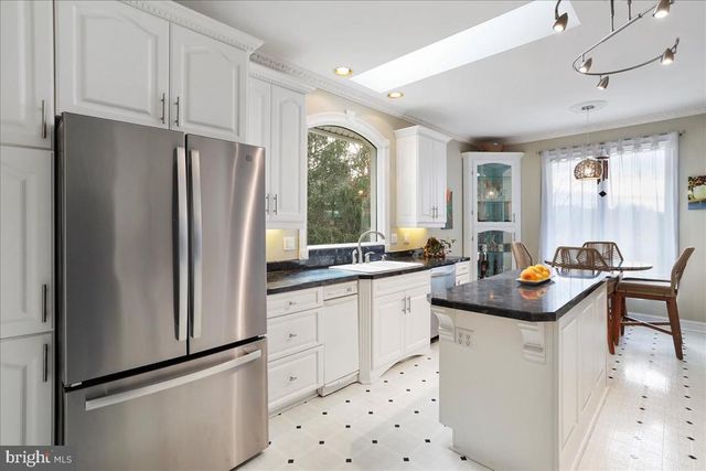 100 COTTAGE DR, Luray, VA 22835