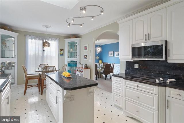 100 COTTAGE DR, Luray, VA 22835
