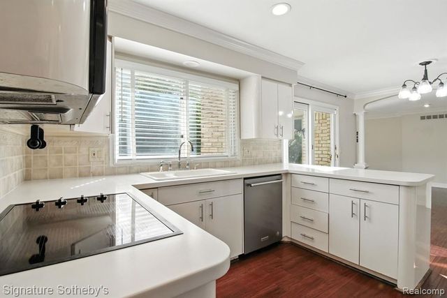 5130 Provincial Drive, Bloomfield Hills, MI 48302