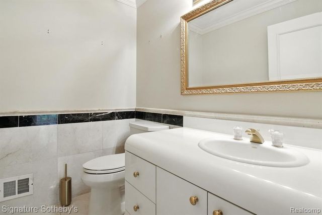 5130 Provincial Drive, Bloomfield Hills, MI 48302