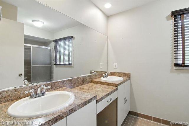 5130 Provincial Drive, Bloomfield Hills, MI 48302