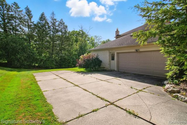 5130 Provincial Drive, Bloomfield Hills, MI 48302