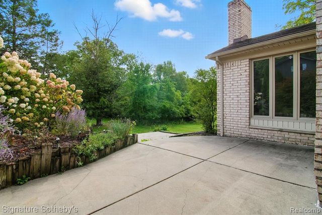 5130 Provincial Drive, Bloomfield Hills, MI 48302