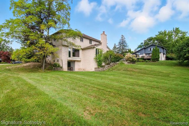 5130 Provincial Drive, Bloomfield Hills, MI 48302