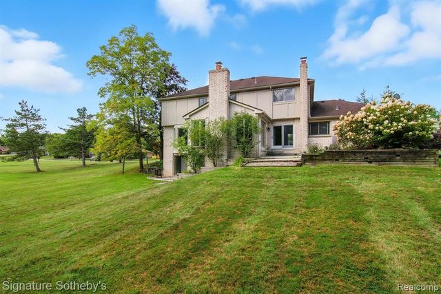 5130 Provincial Drive, Bloomfield Hills, MI 48302