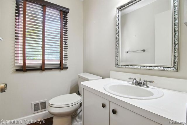 5130 Provincial Drive, Bloomfield Hills, MI 48302
