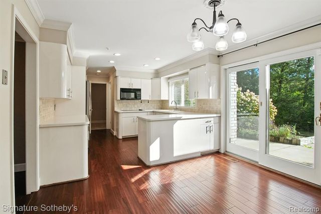 5130 Provincial Drive, Bloomfield Hills, MI 48302