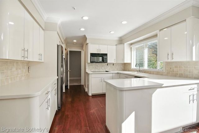 5130 Provincial Drive, Bloomfield Hills, MI 48302