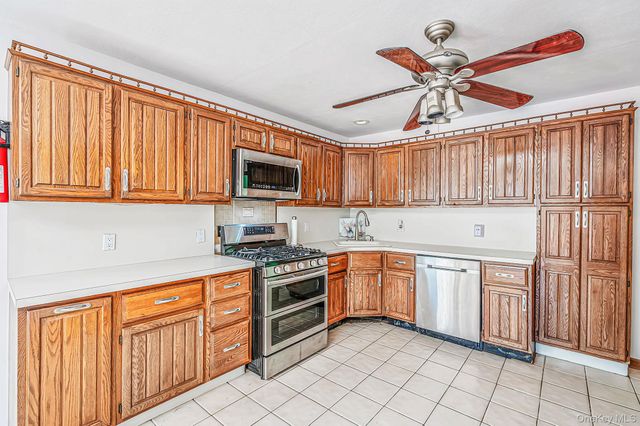 616 Pat Drive, West Islip, NY 11795