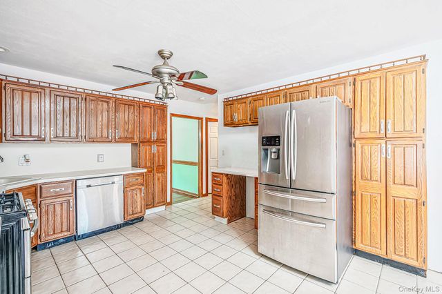 616 Pat Drive, West Islip, NY 11795