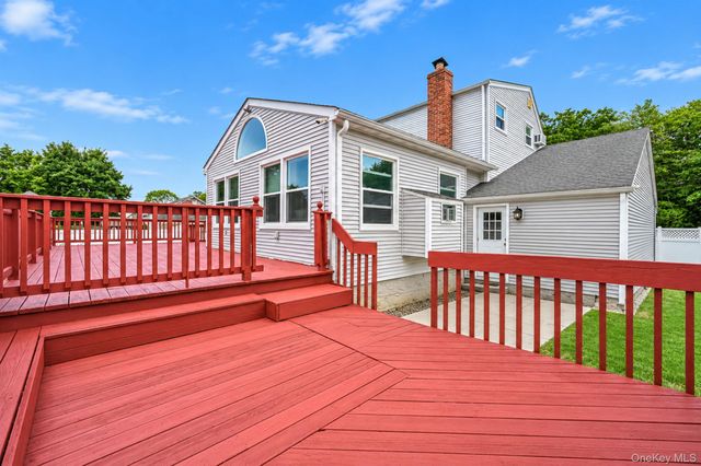 616 Pat Drive, West Islip, NY 11795