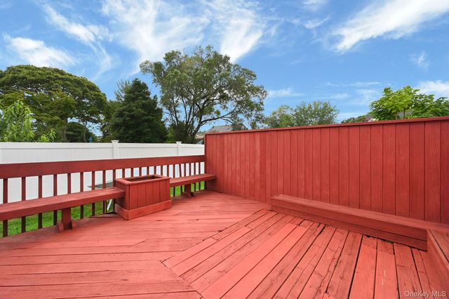 616 Pat Drive, West Islip, NY 11795