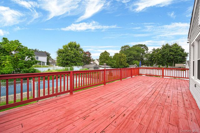 616 Pat Drive, West Islip, NY 11795