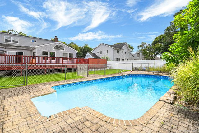 616 Pat Drive, West Islip, NY 11795