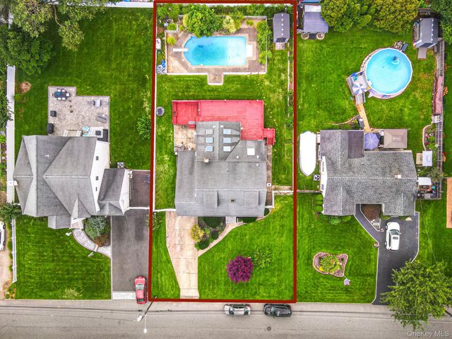 616 Pat Drive, West Islip, NY 11795