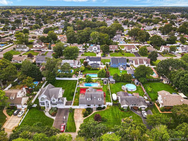 616 Pat Drive, West Islip, NY 11795