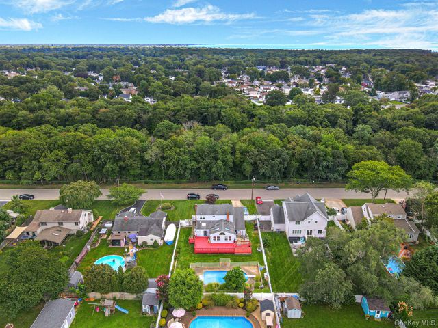 616 Pat Drive, West Islip, NY 11795