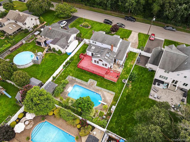 616 Pat Drive, West Islip, NY 11795