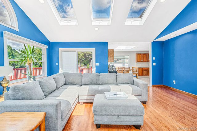 616 Pat Drive, West Islip, NY 11795