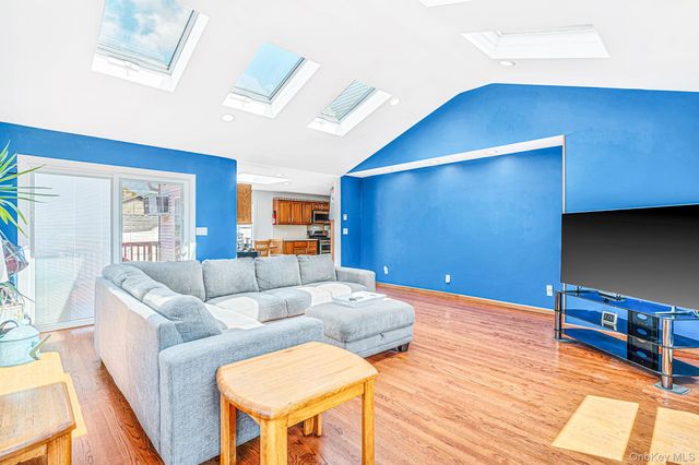 616 Pat Drive, West Islip, NY 11795