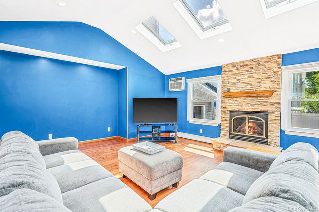 616 Pat Drive, West Islip, NY 11795