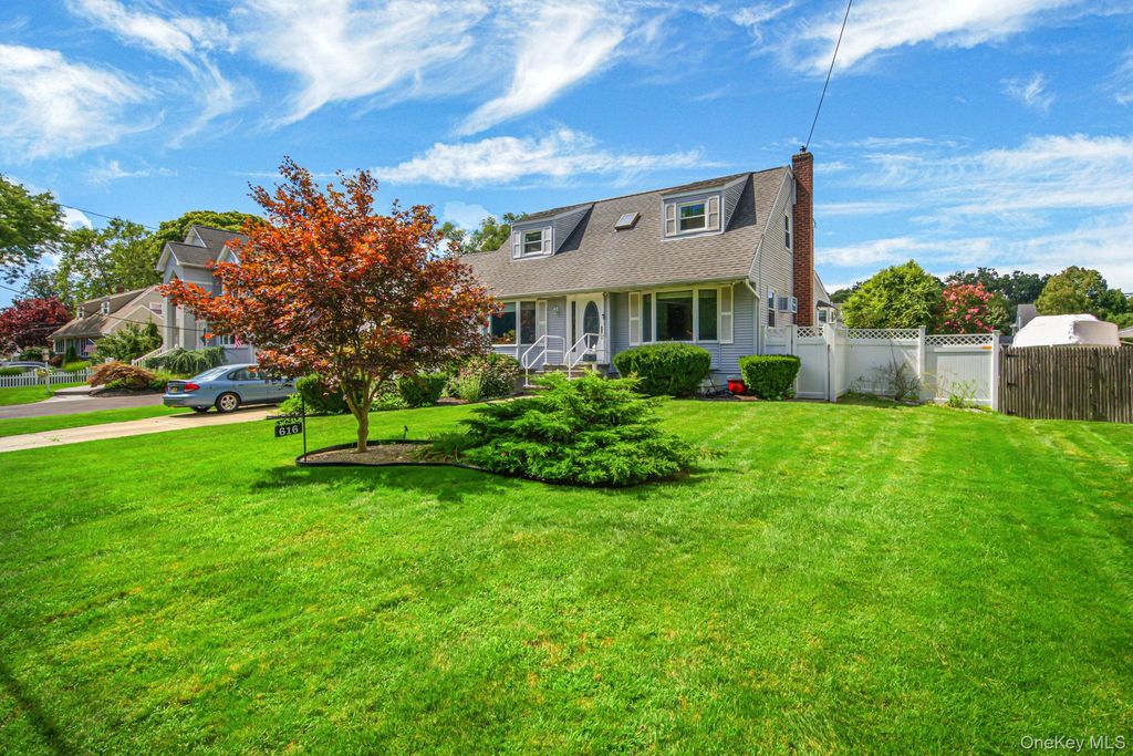 616 Pat Drive, West Islip, NY 11795 — photo 3