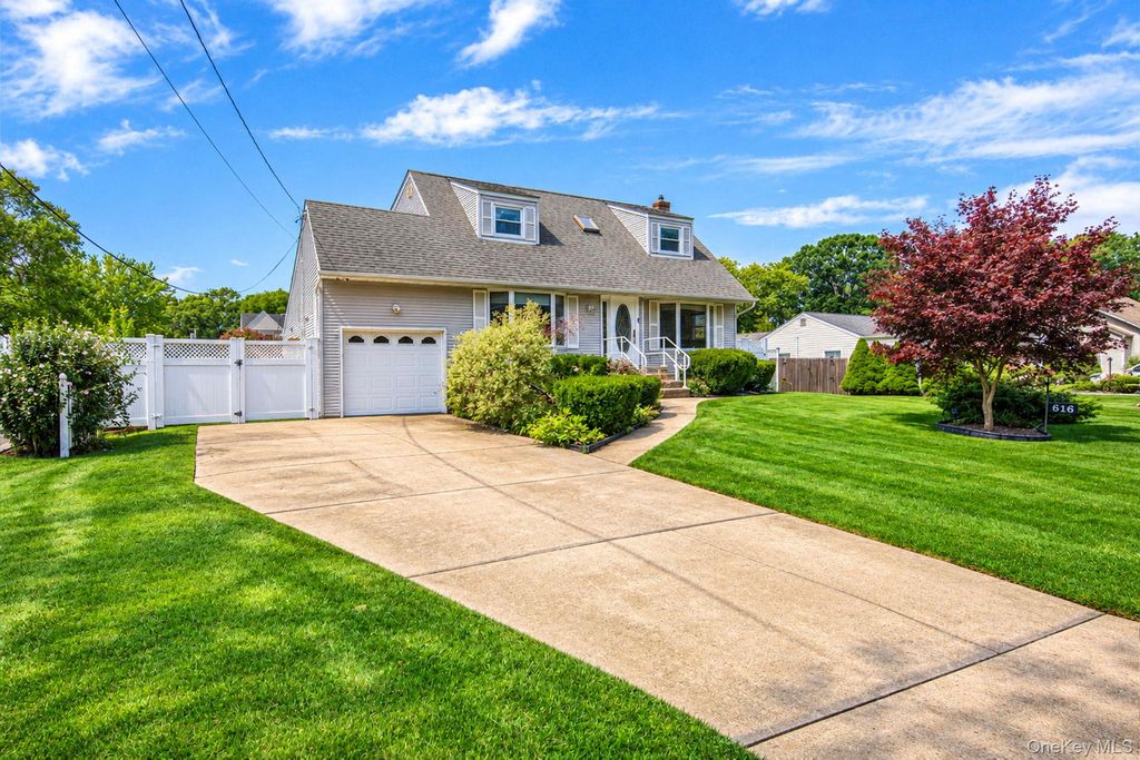 616 Pat Drive, West Islip, NY 11795 — photo 4