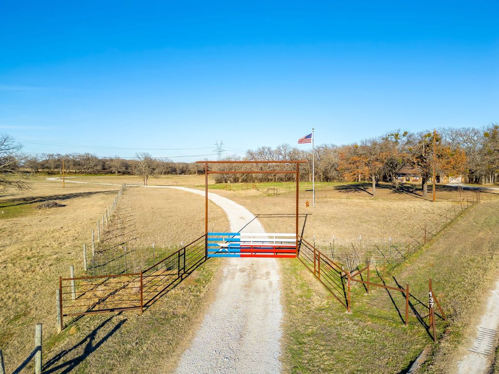141 County Road 4793, Boyd, TX 76023