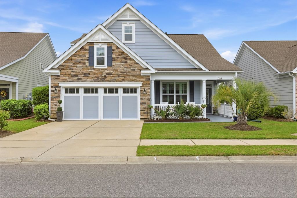 1744 Suncrest Dr., Myrtle Beach, SC 29577