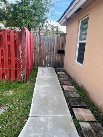 20613 SW 93rd Ave 2, Cutler Bay, FL 33189