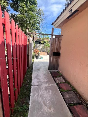 20613 SW 93rd Ave 2, Cutler Bay, FL 33189