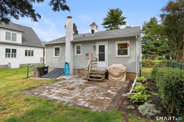 28 Church Street, Old Saybrook, CT 06475