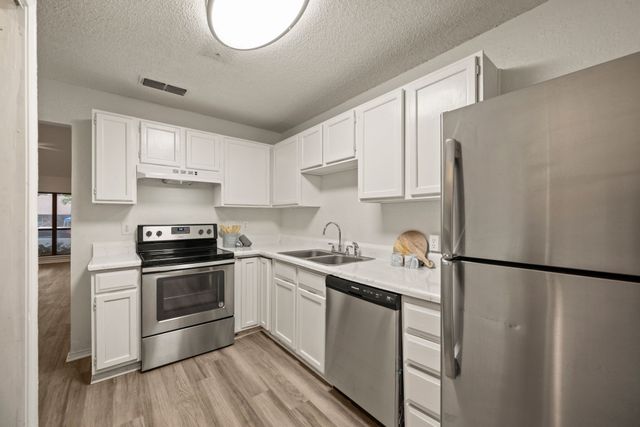 2911 Post Oak Drive, Euless, TX 76039