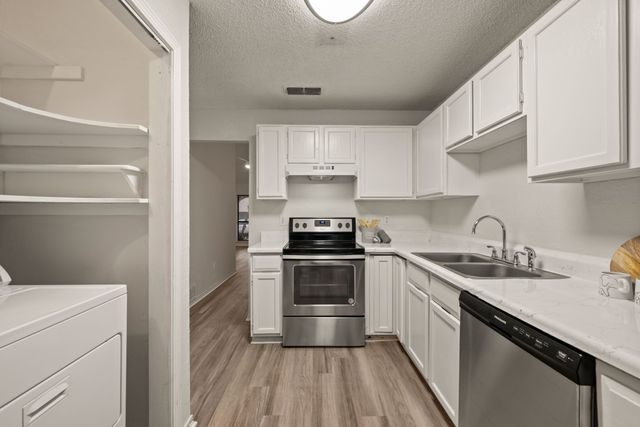 2911 Post Oak Drive, Euless, TX 76039