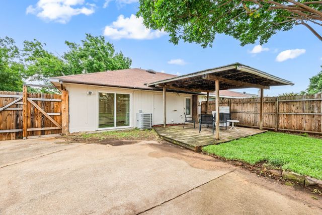 2911 Post Oak Drive, Euless, TX 76039