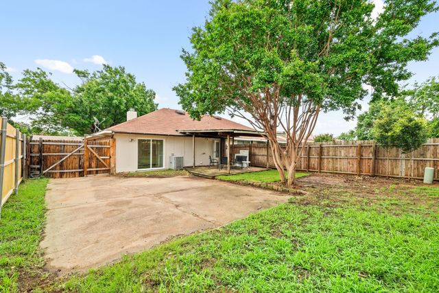 2911 Post Oak Drive, Euless, TX 76039